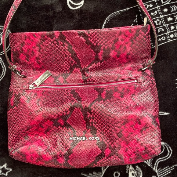 Mk Daria Foldover Clutch W/Strap In Fuschia/Pink Leather Shoulder Bag - Picture 4 of 10